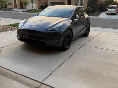 Used 2022 Tesla Model Y Long Range image 5