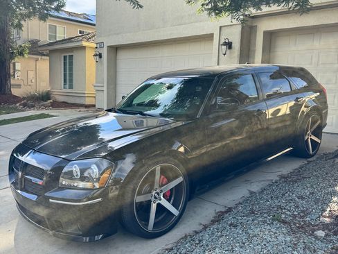 Used 2006 Dodge Magnum SRT8 w/ SRT Option Group III RWD image 2