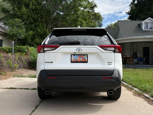 Used 2021 Toyota RAV4 XLE AWD/4WD image 6
