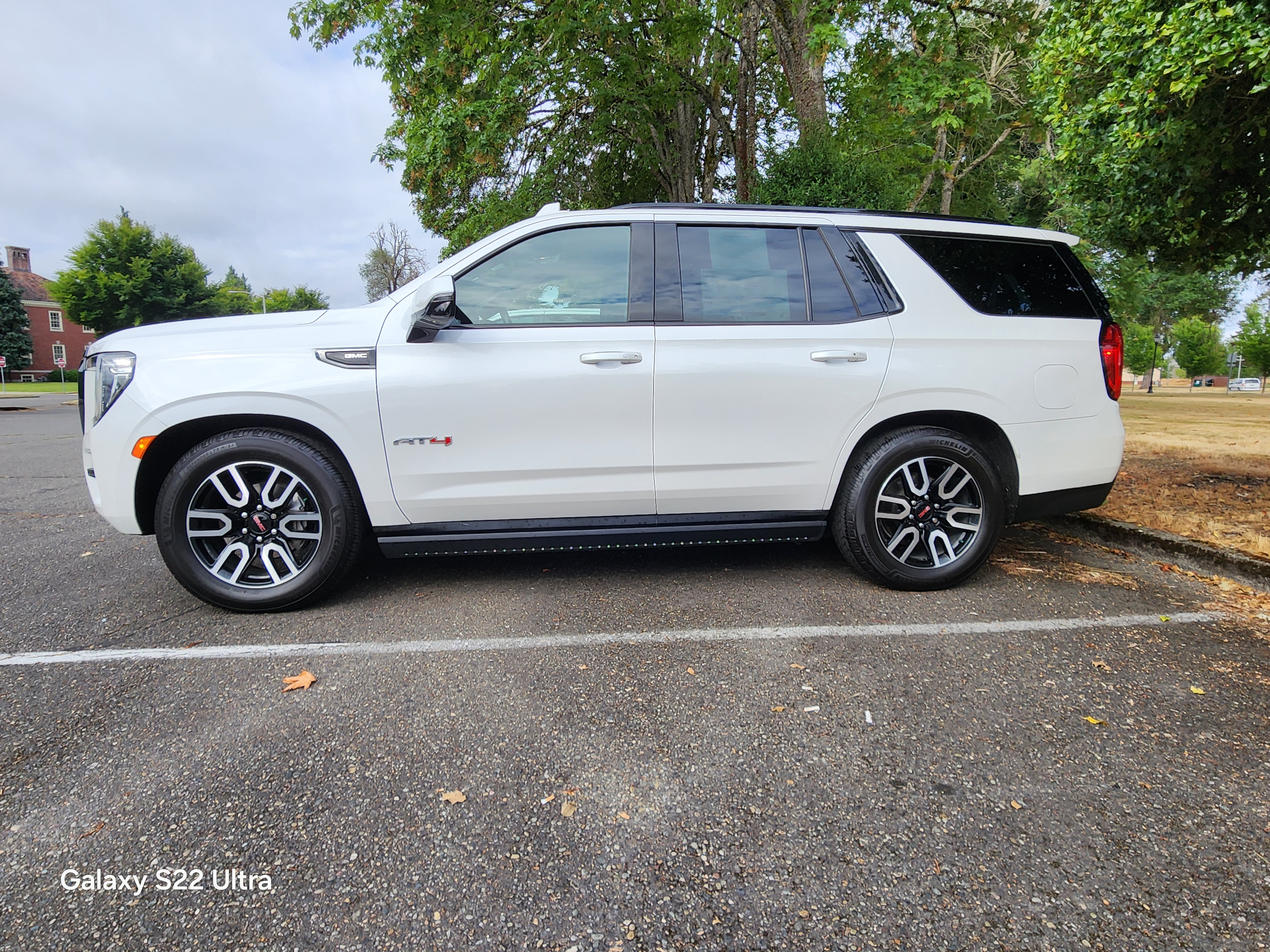 Used 2021 GMC Yukon AT4 w/ AT4 Premium Plus Package AWD/4WD image 2