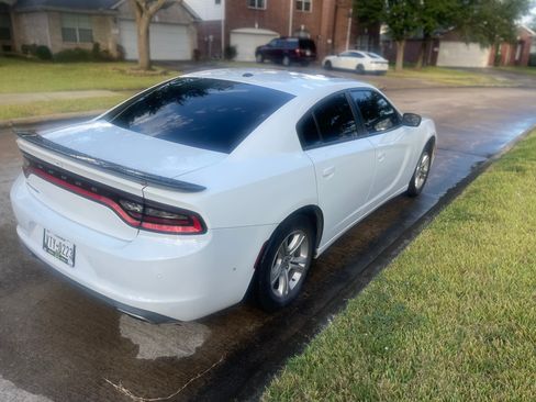 Used 2019 Dodge Charger SXT image 5