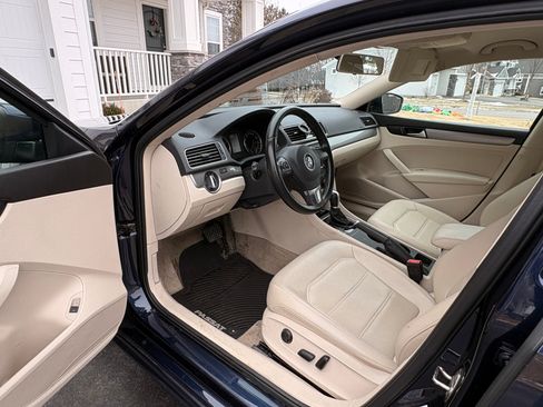 Used 2015 Volkswagen Passat 1.8T Limited Edition image 11