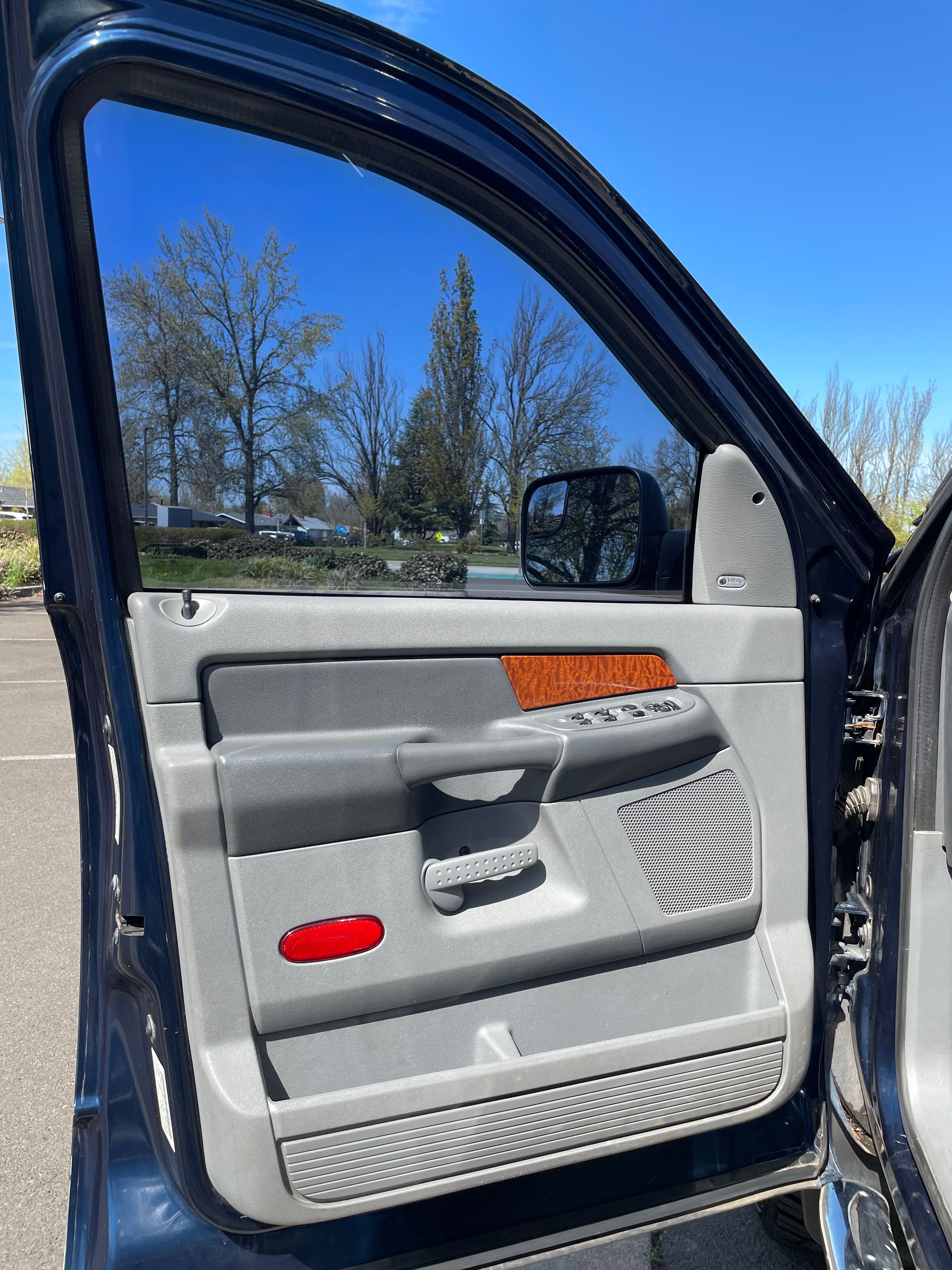 Used 2006 Dodge Ram 2500 Truck Laramie AWD/4WD image 12