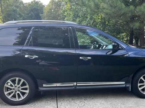 Used 2015 Nissan Pathfinder SL w/ SL Premium Package AWD/4WD image 5
