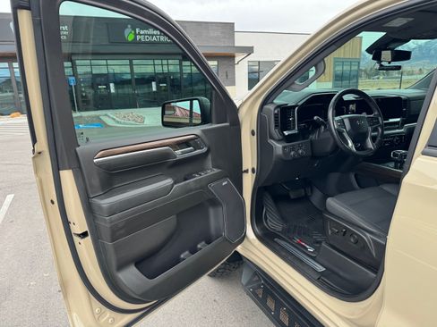 Used 2022 Chevrolet Silverado 1500 LT Trail Boss w/ Convenience Package II image 14