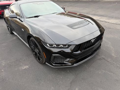 Used 2024 Ford Mustang GT Premium image 5