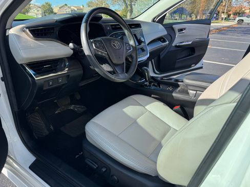 Used 2016 Toyota Avalon XLE image 10