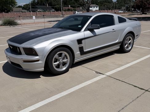 Used 2006 Ford Mustang GT Premium RWD image 4