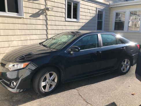 Used 2013 Toyota Camry SE image 2