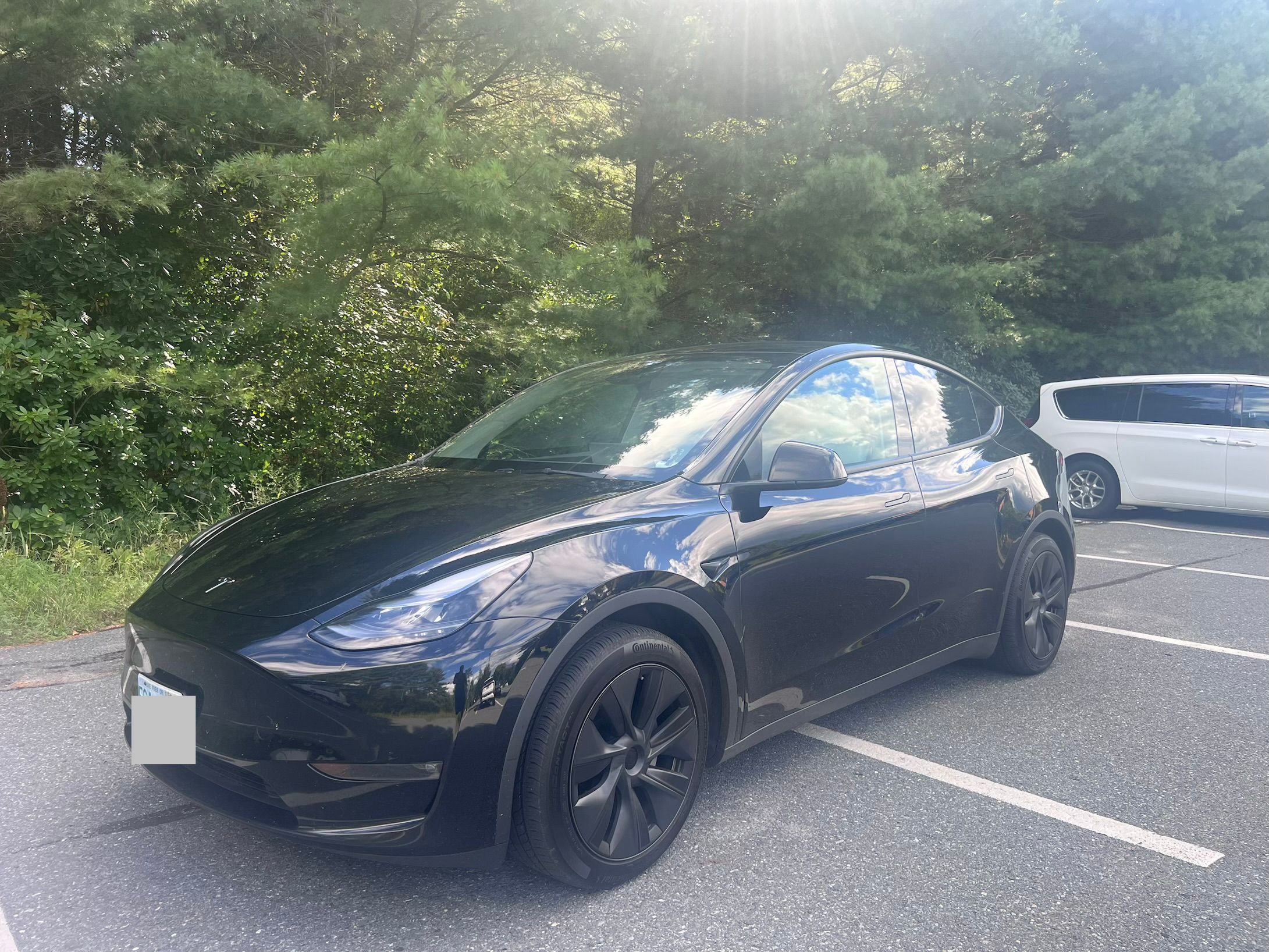 Used 2024 Tesla Model Y Long Range AWD/4WD image 1