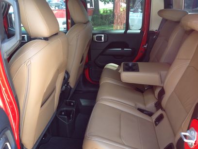 Used 2022 Jeep Gladiator Overland w/ Popular Equipment Package