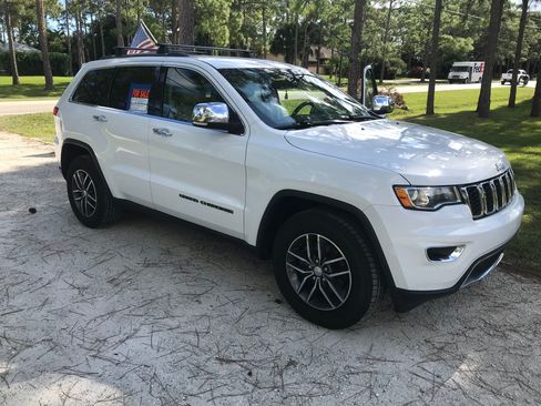 Used 2018 Jeep Grand Cherokee Limited image 2