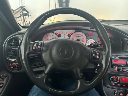 Used 2004 Pontiac Bonneville GXP image 14