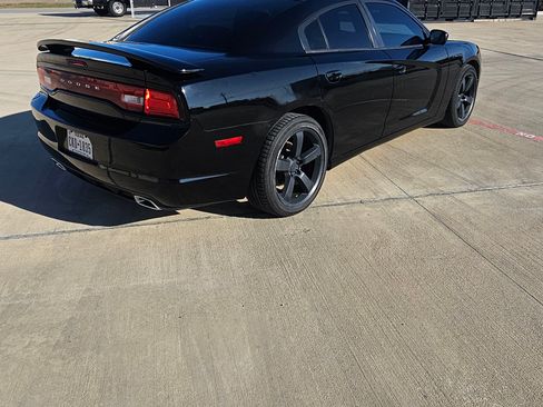 Used 2014 Dodge Charger R/T w/ Wheels & Tunes Group image 8