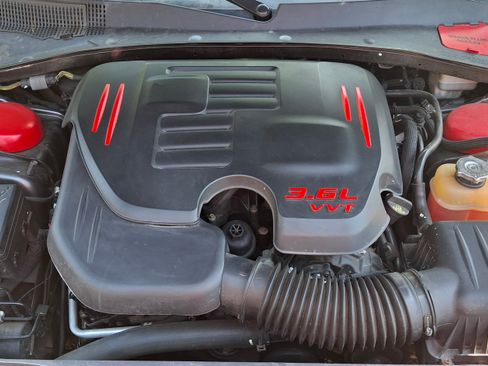 Used 2014 Dodge Charger SE image 2