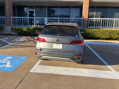 Used 2022 Volkswagen Taos SE w/ IQ.Drive SE Package image 5