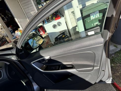 Used 2016 Volvo S60 T5 Cross Country Platinum image 8