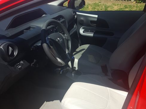 Used 2014 Toyota Prius C One image 4