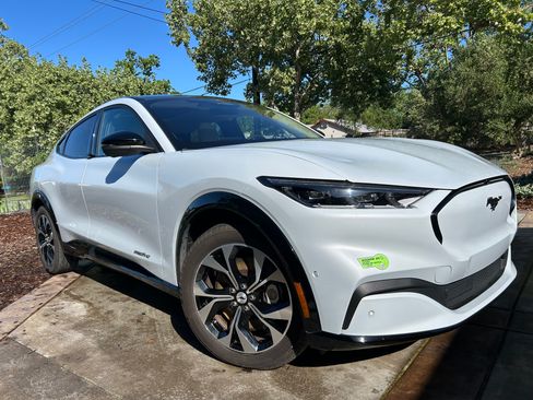 Used 2023 Ford Mustang Mach-E Premium image 4