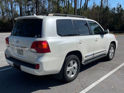 Used 2013 Toyota Land Cruiser image 11