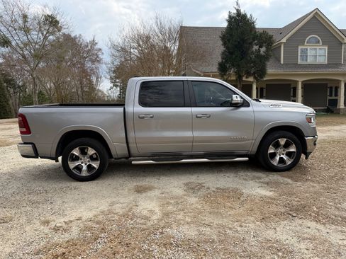 Used 2019 RAM 1500 Laramie RWD image 10