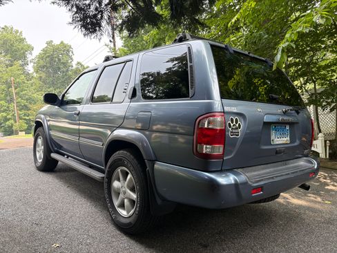 Used 2001 Nissan Pathfinder LE AWD/4WD image 2