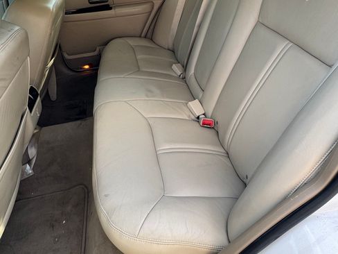 Used 2008 Lincoln Town Car Signature Limited image 12