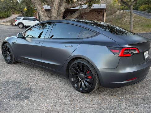 Used 2022 Tesla Model 3 Performance image 2