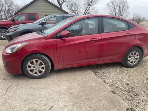 Used 2013 Hyundai Accent GLS image 2