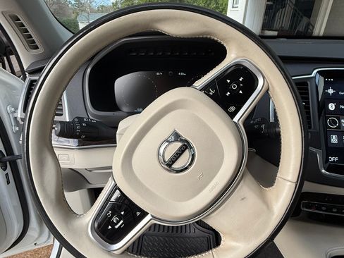 Used 2019 Volvo XC90 T5 Momentum w/ Multimedia Package image 10