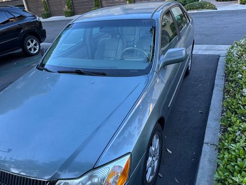 Used 2002 Toyota Avalon XLS image 4