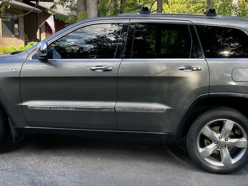 Used 2012 Jeep Grand Cherokee Overland AWD/4WD image 4