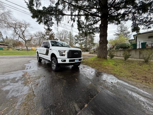 Used 2017 Ford F150 XLT w/ Equipment Group 302A Luxury image 8