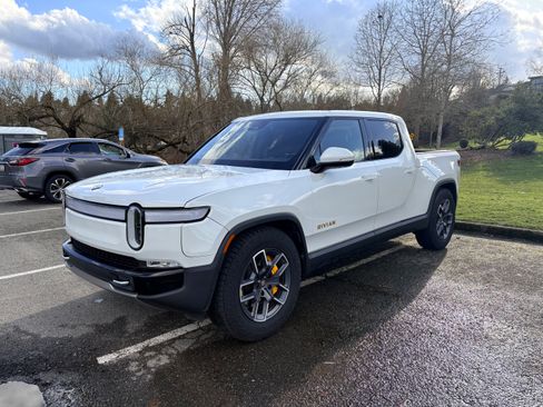 Used 2022 Rivian R1T Adventure image 1