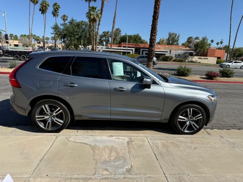 Used 2021 Volvo XC60 T5 Momentum w/ Premium Package image 5