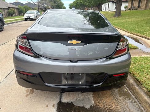 Used 2018 Chevrolet Volt LT w/ Comfort Package image 9