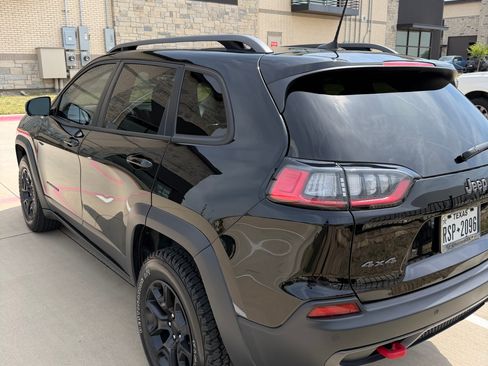 Used 2021 Jeep Cherokee Trailhawk AWD/4WD image 6