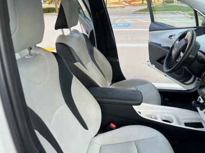 Used 2018 Toyota Prius Four Touring w/ Premium Convenience Package FWD image 10