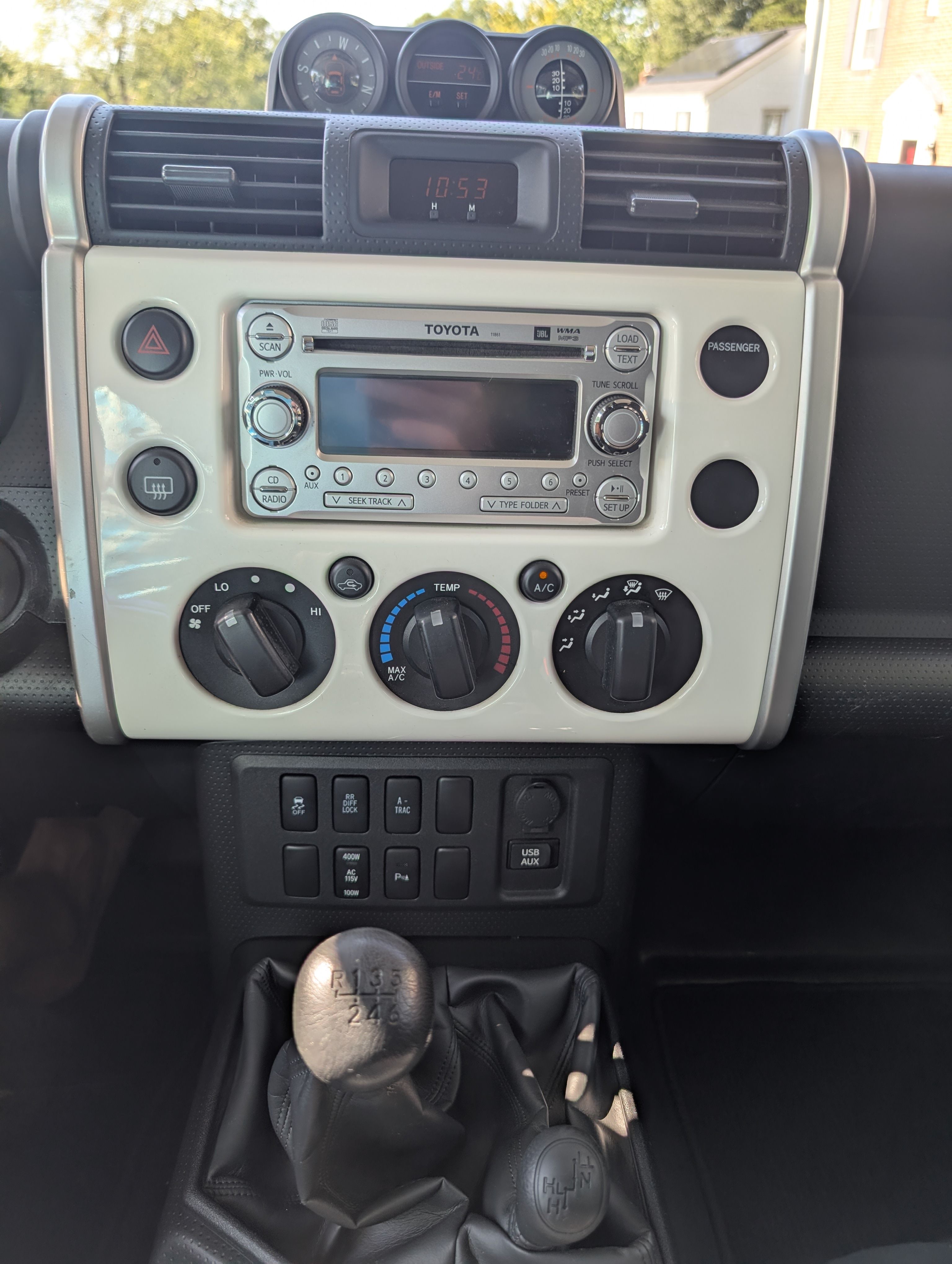 Used 2012 Toyota FJ Cruiser 4WD w/ Upgrade Pkg image 4