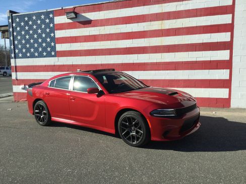 Used 2017 Dodge Charger R/T image 1