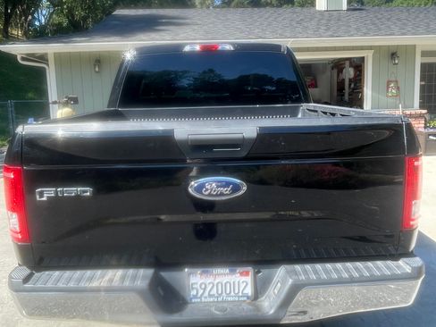 Used 2017 Ford F150 XLT AWD/4WD image 4