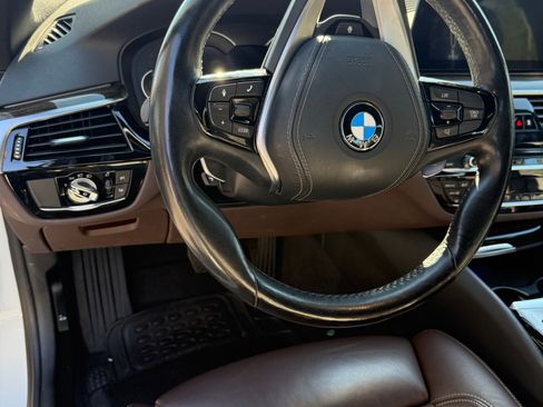 Used 2019 BMW 530i xDrive w/ Premium Package image 5