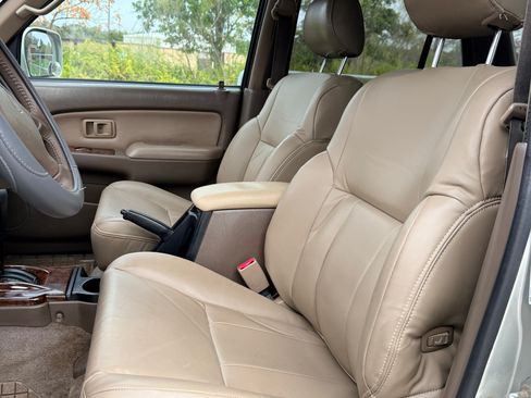 Used 2000 Toyota 4Runner Limited image 2