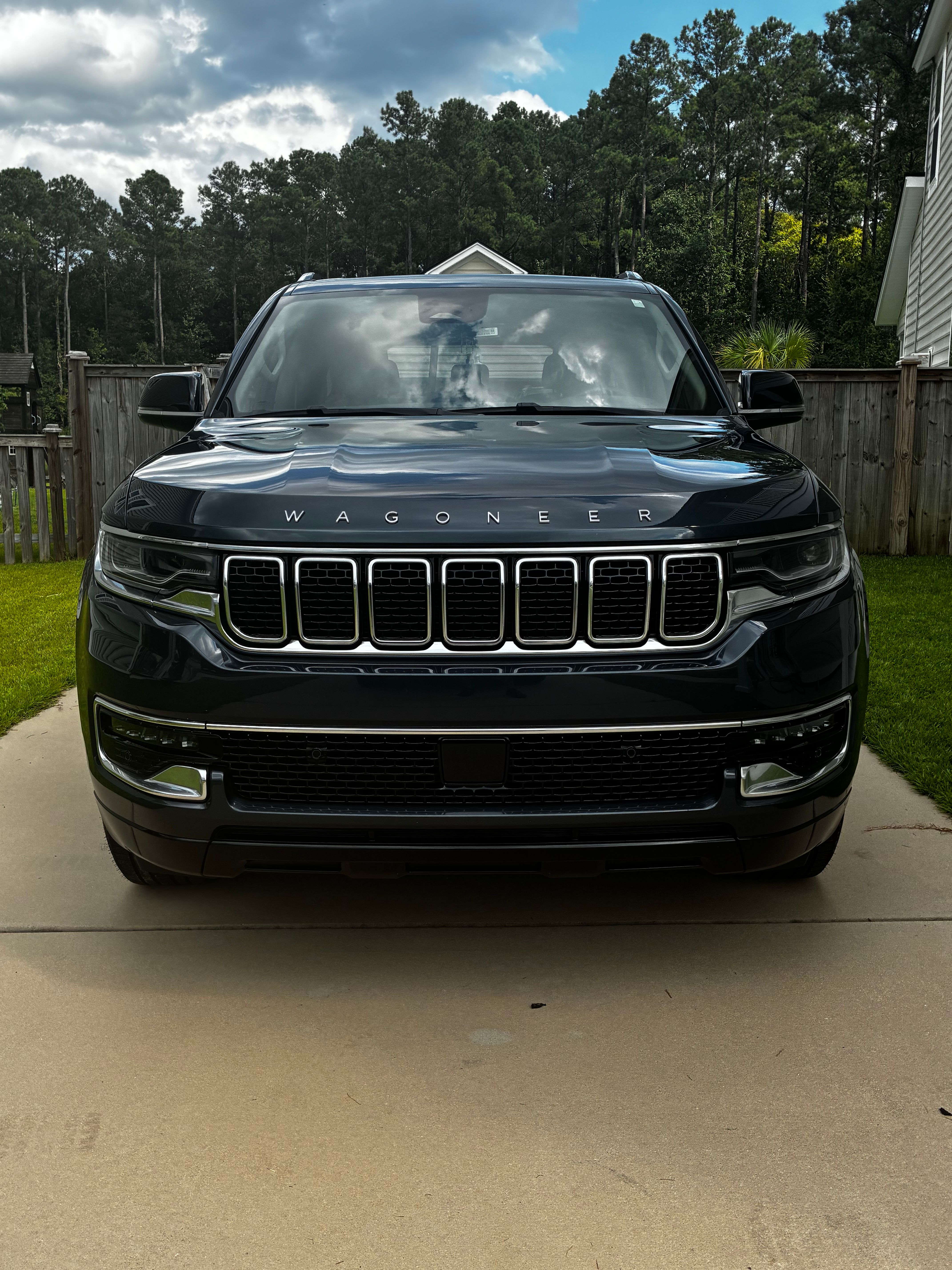 Used 2023 Jeep Wagoneer 2WD w/ Premium Group I image 2