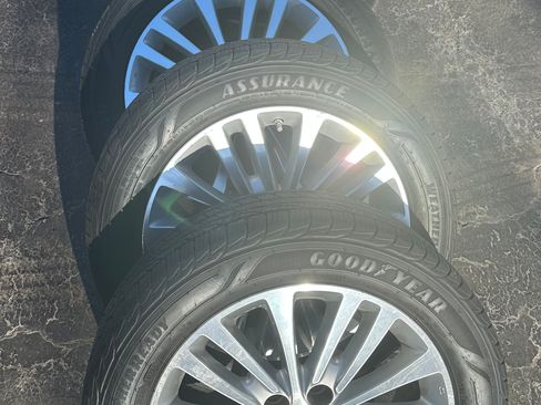 Used 2015 Toyota Avalon Limited image 16