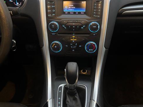 Used 2015 Ford Fusion SE image 18