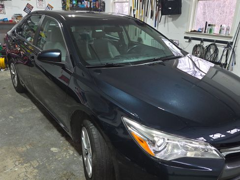 Used 2017 Toyota Camry LE image 12