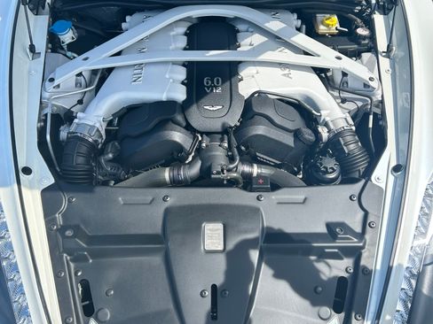 Used 2014 Aston Martin Vanquish Coupe image 18