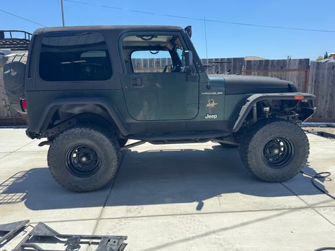 Used 2002 Jeep Wrangler Sahara AWD/4WD image 2