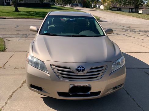 Used 2009 Toyota Camry image 2